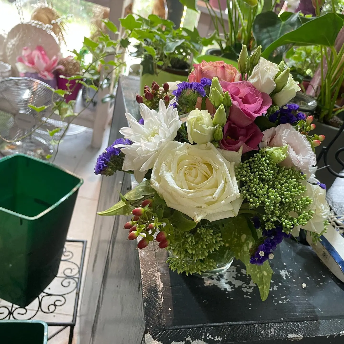 Gebundenes Blumengesteck für eine Feier